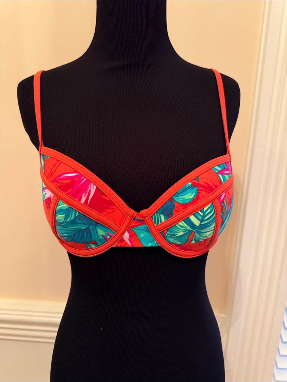 Xhilaration Red Tropical Leaf Bikini Top Size Medium